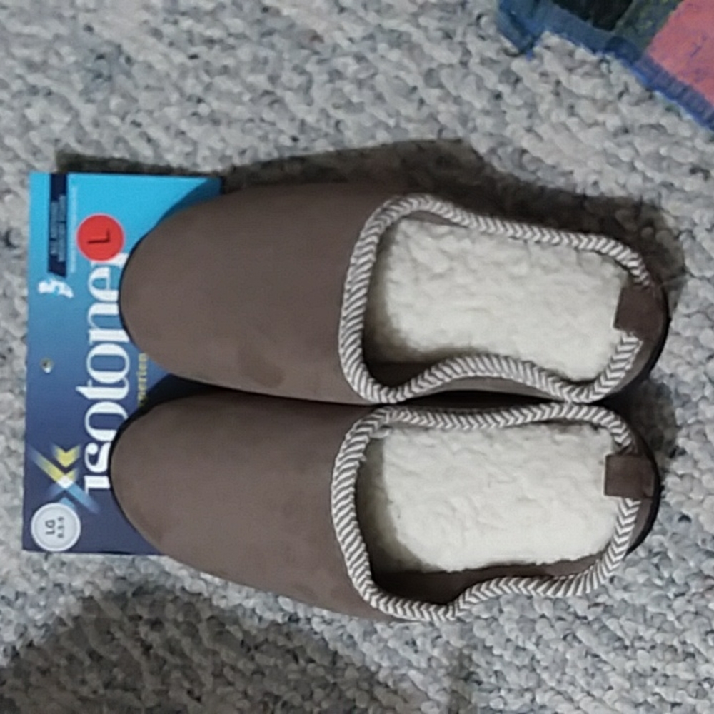 Isotoner Slippers size L